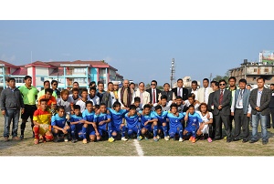 The Governor of Arunachal Pradesh Lt. Gen (Retd) Nirbhay Sharma with the finalists of State Level Chief Minister�s Football Trophy at Rajiv Gandhi Stadium, Naharlagun on February 20, 2015